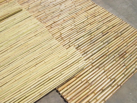 Naturalny materiał bambusowy Malowane bambusowe panele ogrodzeniowe Walcowane bambusowe ogrodzenie Prywatność Ogrodowa granica