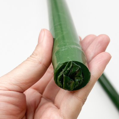 Zielone, powlekane plastikiem paliki bambusowe do pomidorów, roślin i użytku ogrodowego