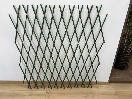 Zwiększ prywatność w swoim ogrodzie dzięki rozszerzającym się rolkom ogrodzeniowym z bambusa pokrytym naturalnym tworzywem sztucznym