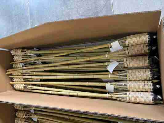 Naturalna pochodnia bambusowa z wymienną plamką z włókna szklanego - do imprezy w ogródku, wesela, oświetlenia na drodze